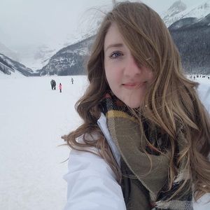 Meet your Posher, Caitlin